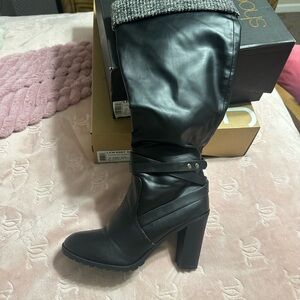 Black heeled boot